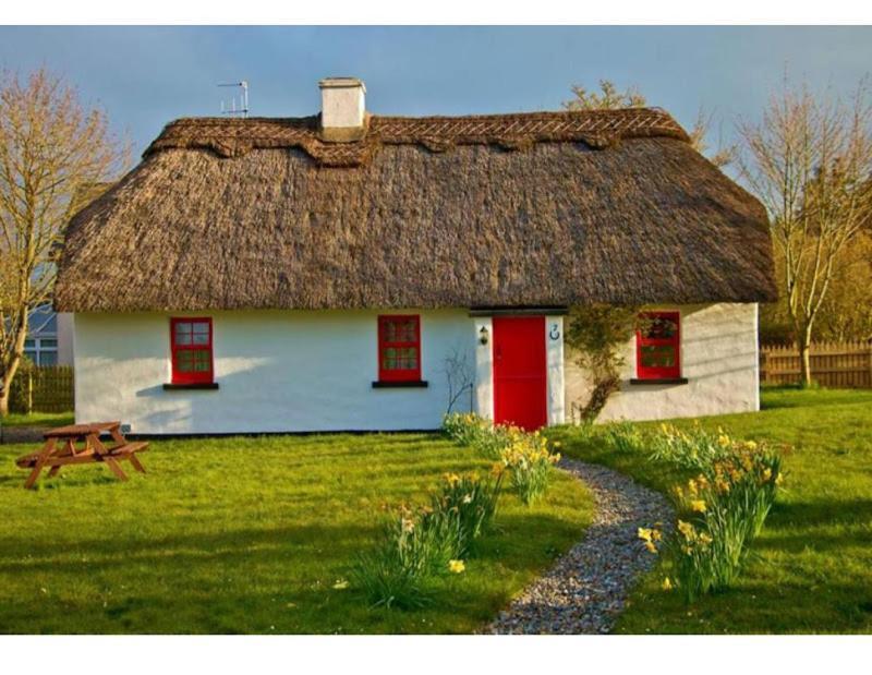 Thatcted Cottages Lough Derg Dromineer Luaran gambar